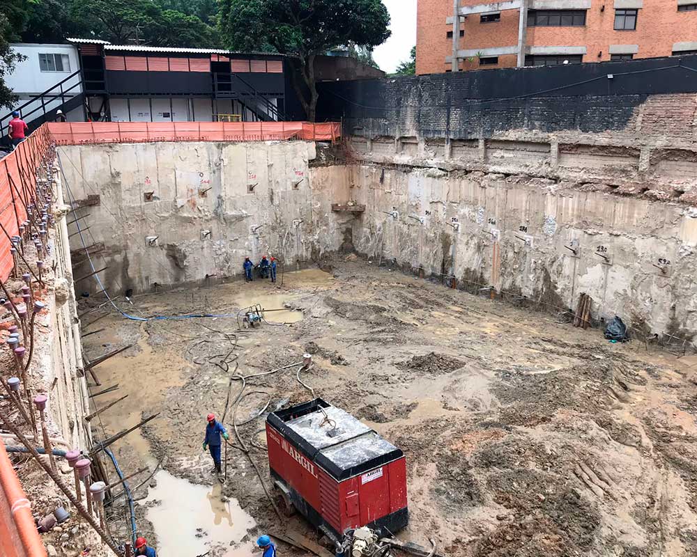 Obras | Março